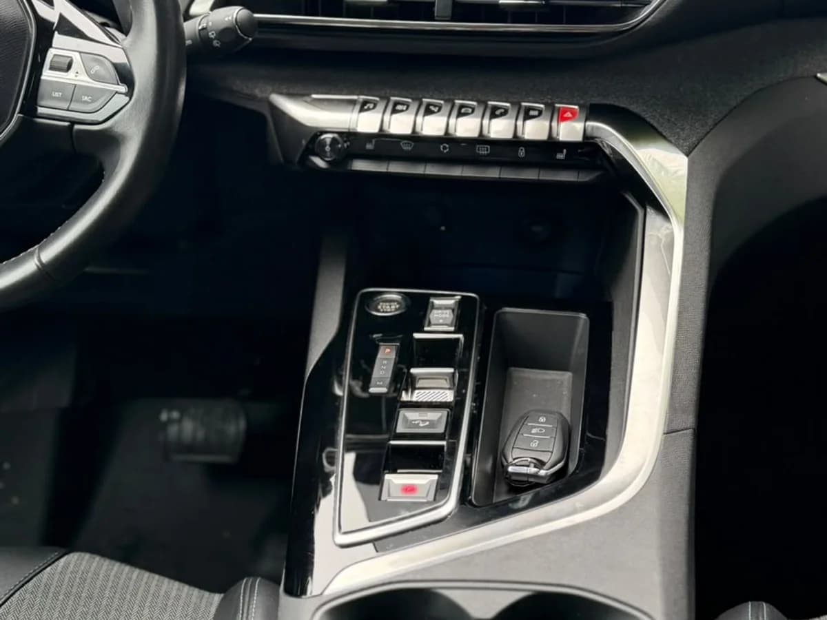 PEUGEOT 3008 1.6 ALLURE PACK THP 165 EAT6 2024 - Imagen 7
