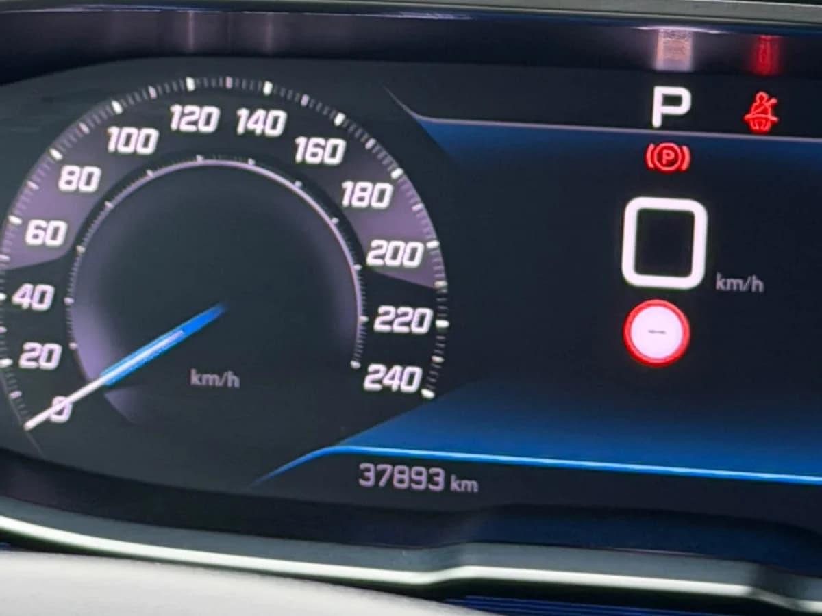 PEUGEOT 3008 1.6 ALLURE PACK THP 165 EAT6 2024 - Imagen 8