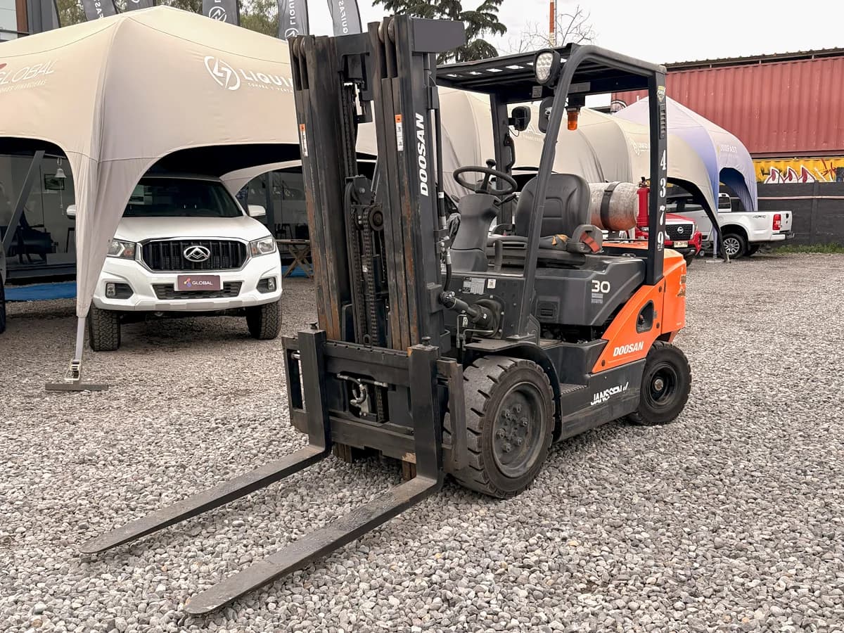 DOOSAN G30N-7 GRUA - Imagen 1