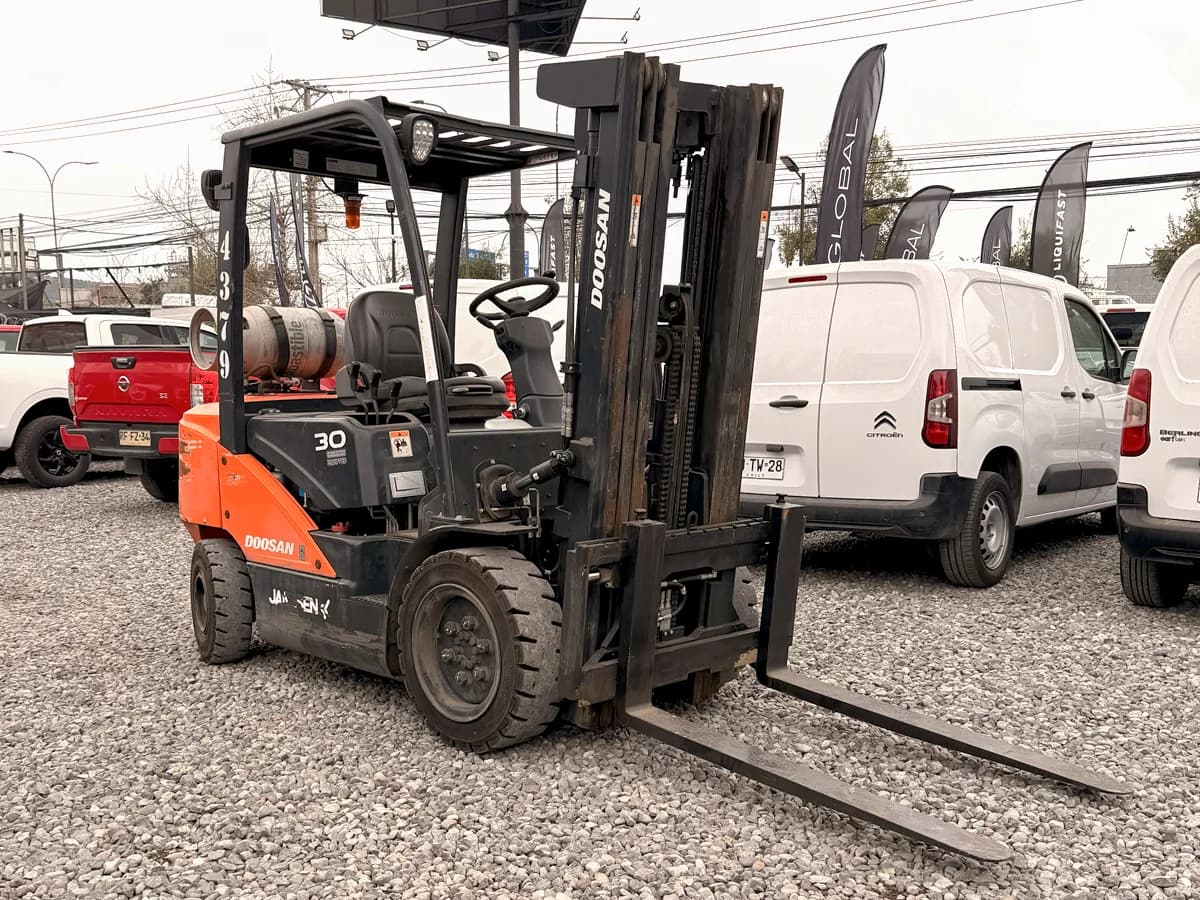 DOOSAN G30N-7 GRUA - Imagen 3