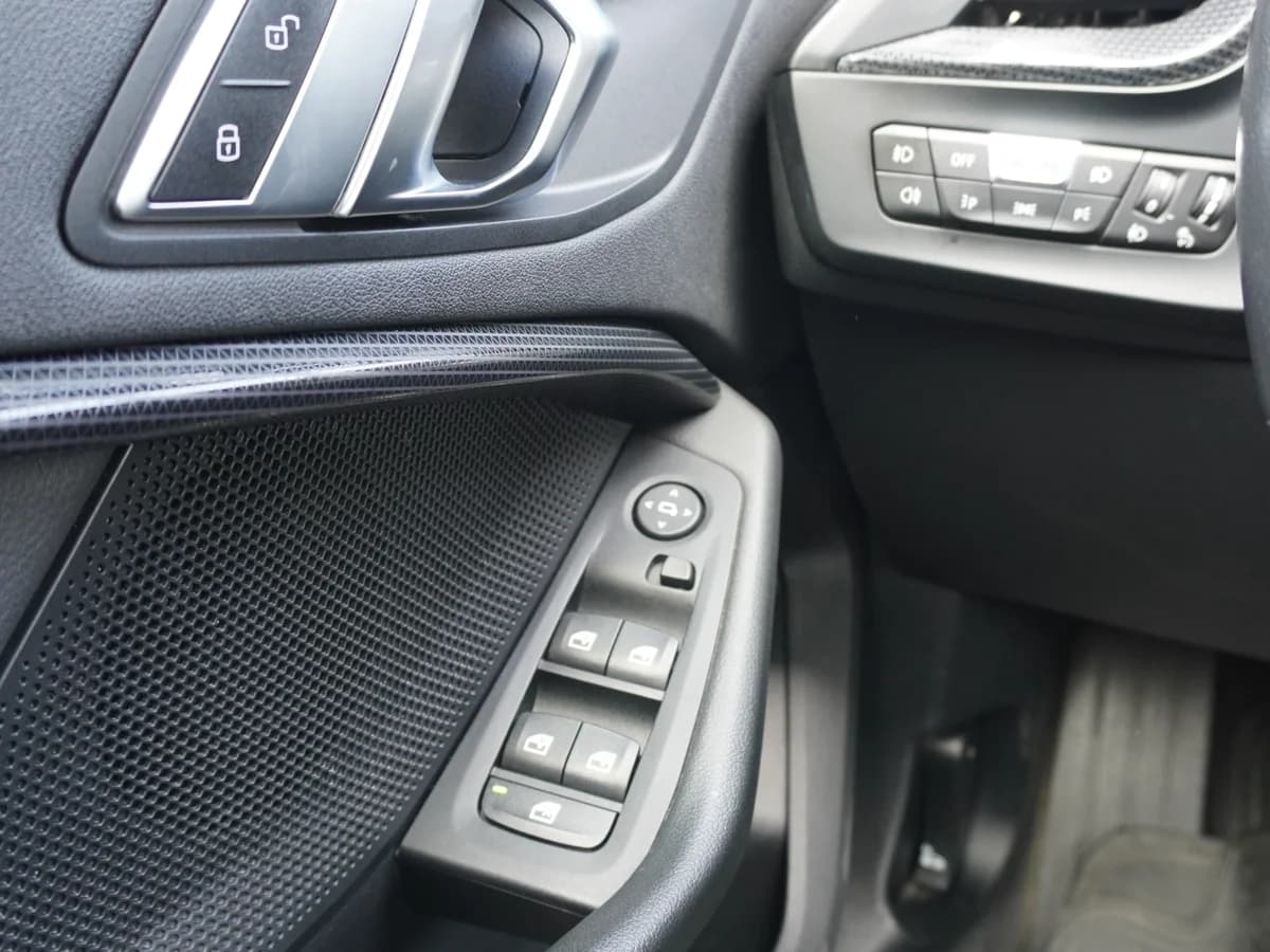 BMW 118 Diesel Sport 2.0 Hatchback Año 2022 - Imagen 24