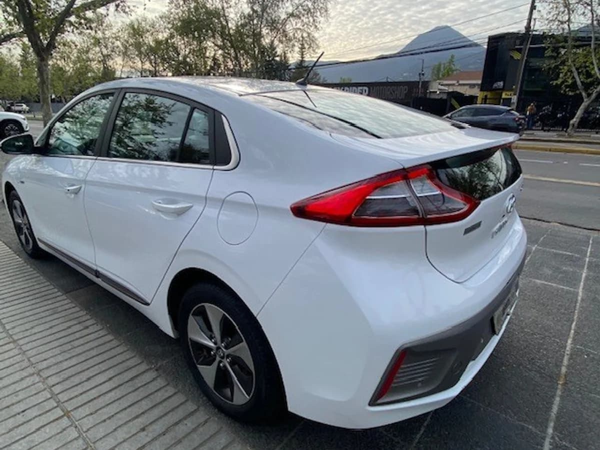 HYUNDAI IONIQ EV GLS 2018 - Imagen 4