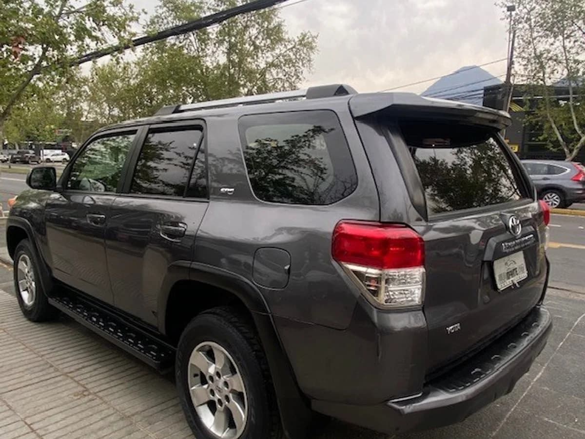 TOYOTA 4 RUNNER 4.0 Aut, 3 Corridas, 4x2 2013 - Imagen 4