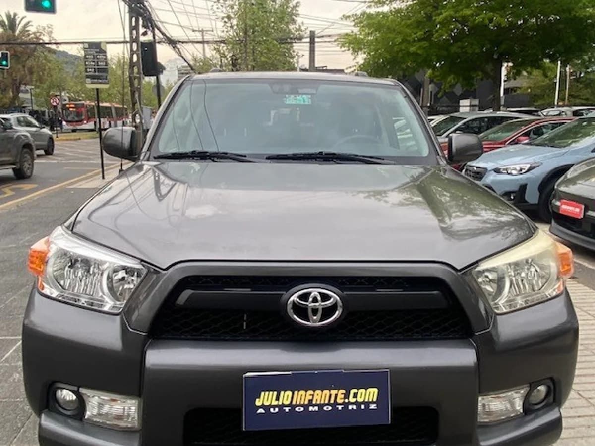 TOYOTA 4 RUNNER 4.0 Aut, 3 Corridas, 4x2 2013 - Imagen 5