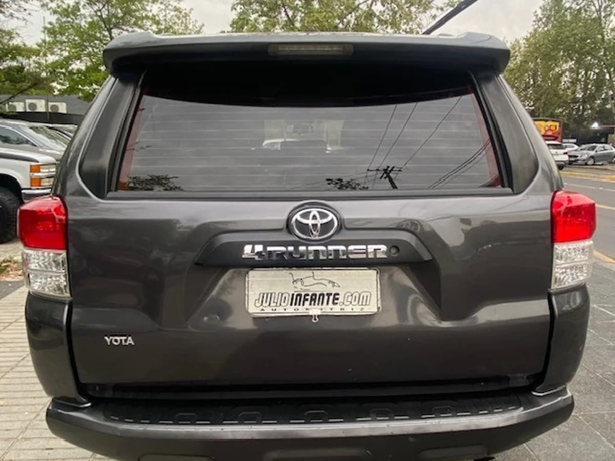 TOYOTA 4 RUNNER 4.0 Aut, 3 Corridas, 4x2 2013 - Imagen 6