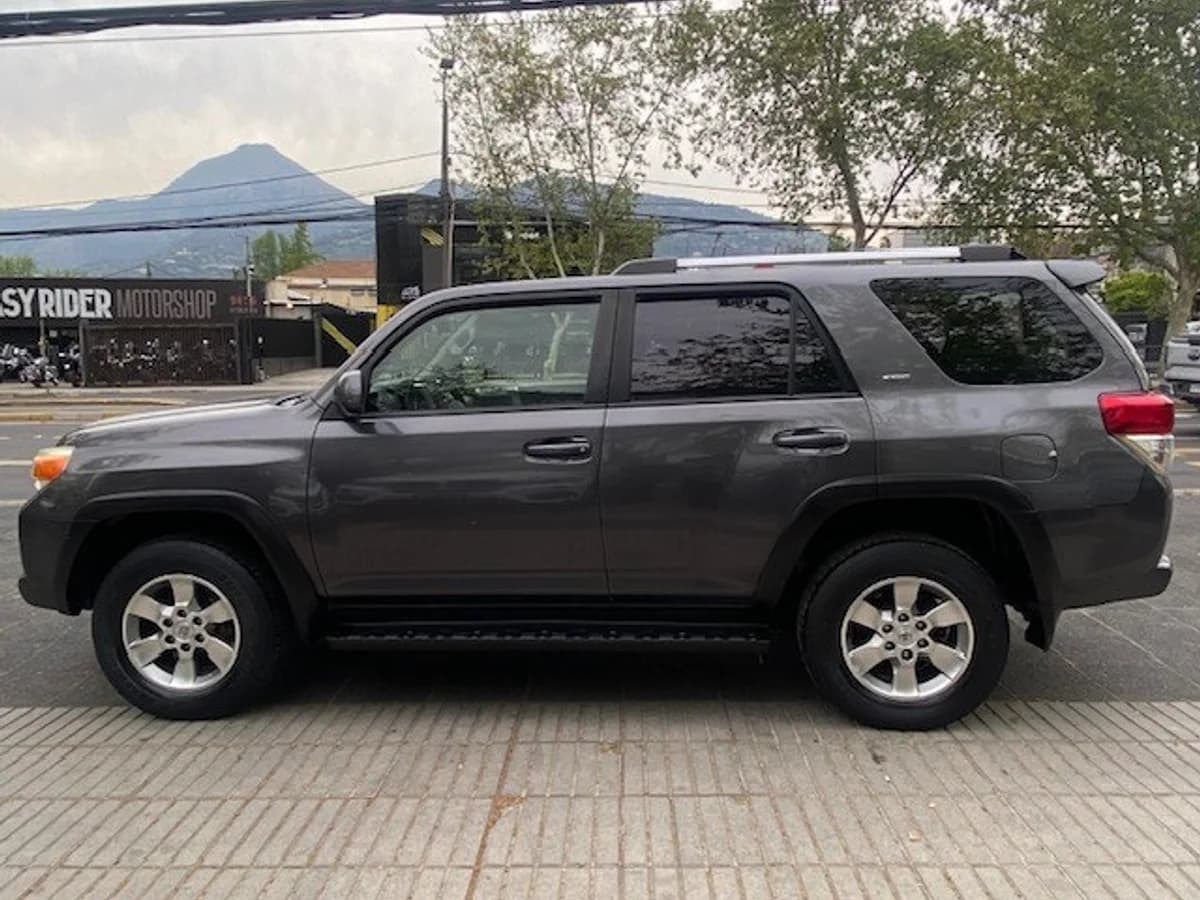 TOYOTA 4 RUNNER 4.0 Aut, 3 Corridas, 4x2 2013 - Imagen 8