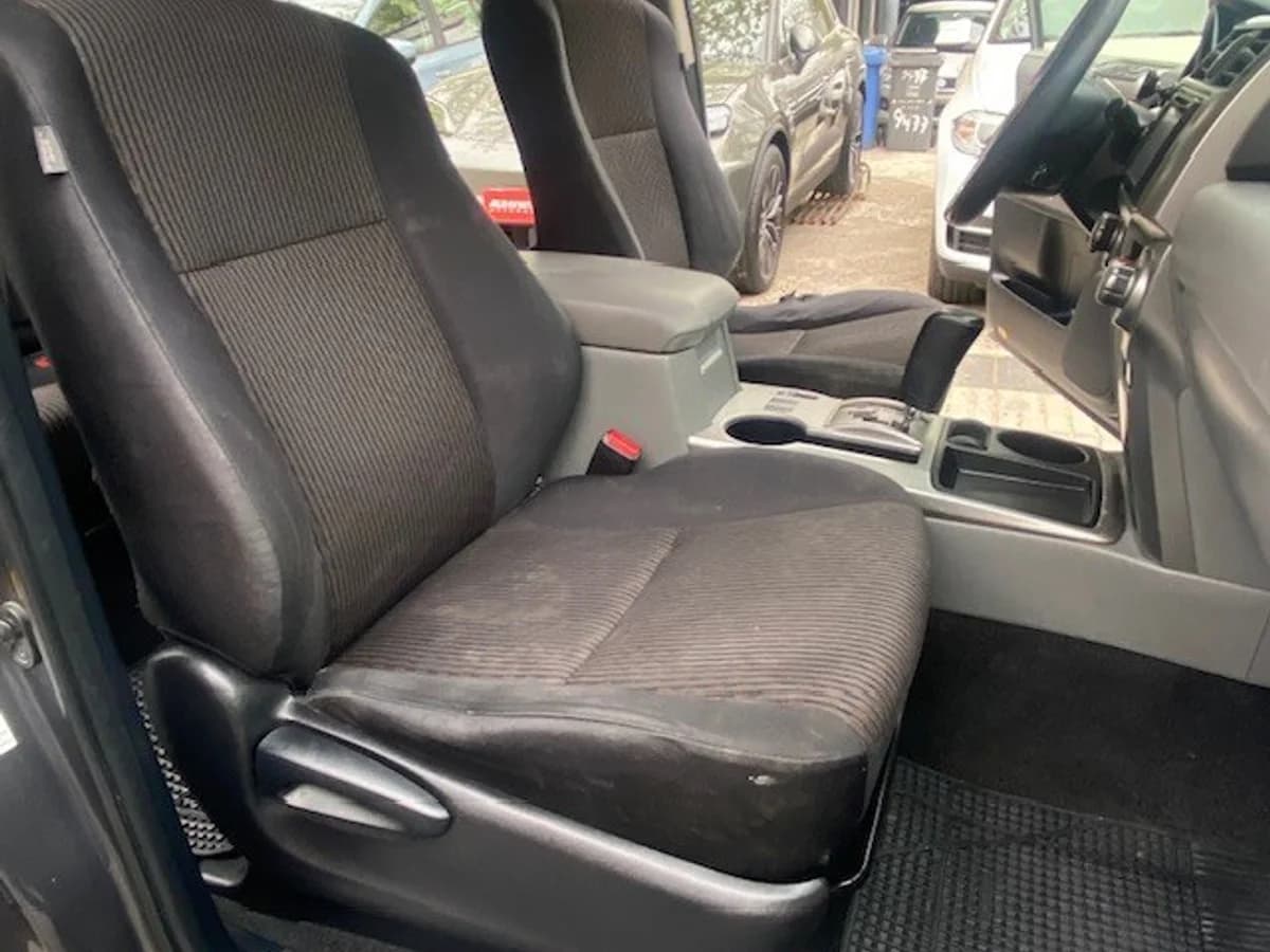 TOYOTA 4 RUNNER 4.0 Aut, 3 Corridas, 4x2 2013 - Imagen 16