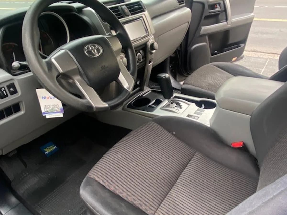 TOYOTA 4 RUNNER 4.0 Aut, 3 Corridas, 4x2 2013 - Imagen 18