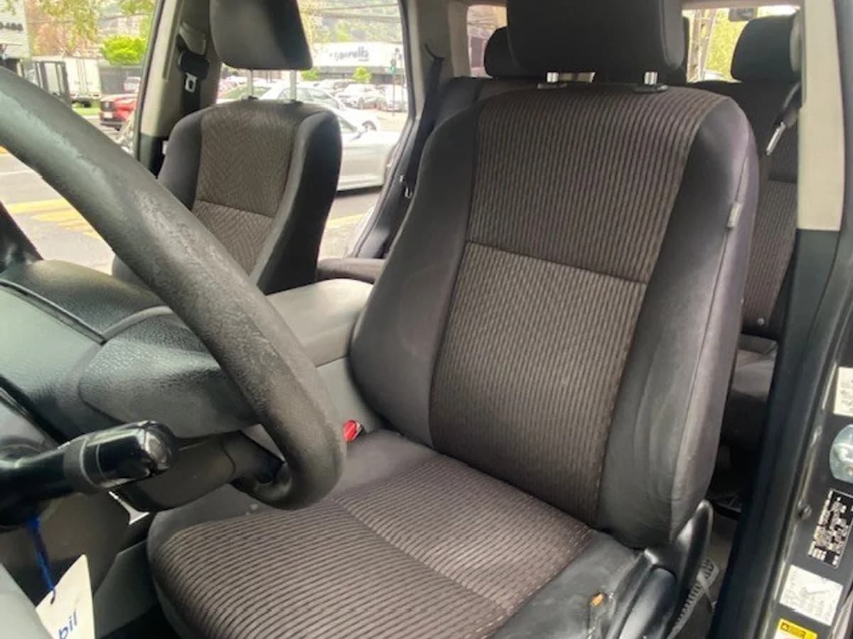 TOYOTA 4 RUNNER 4.0 Aut, 3 Corridas, 4x2 2013 - Imagen 19