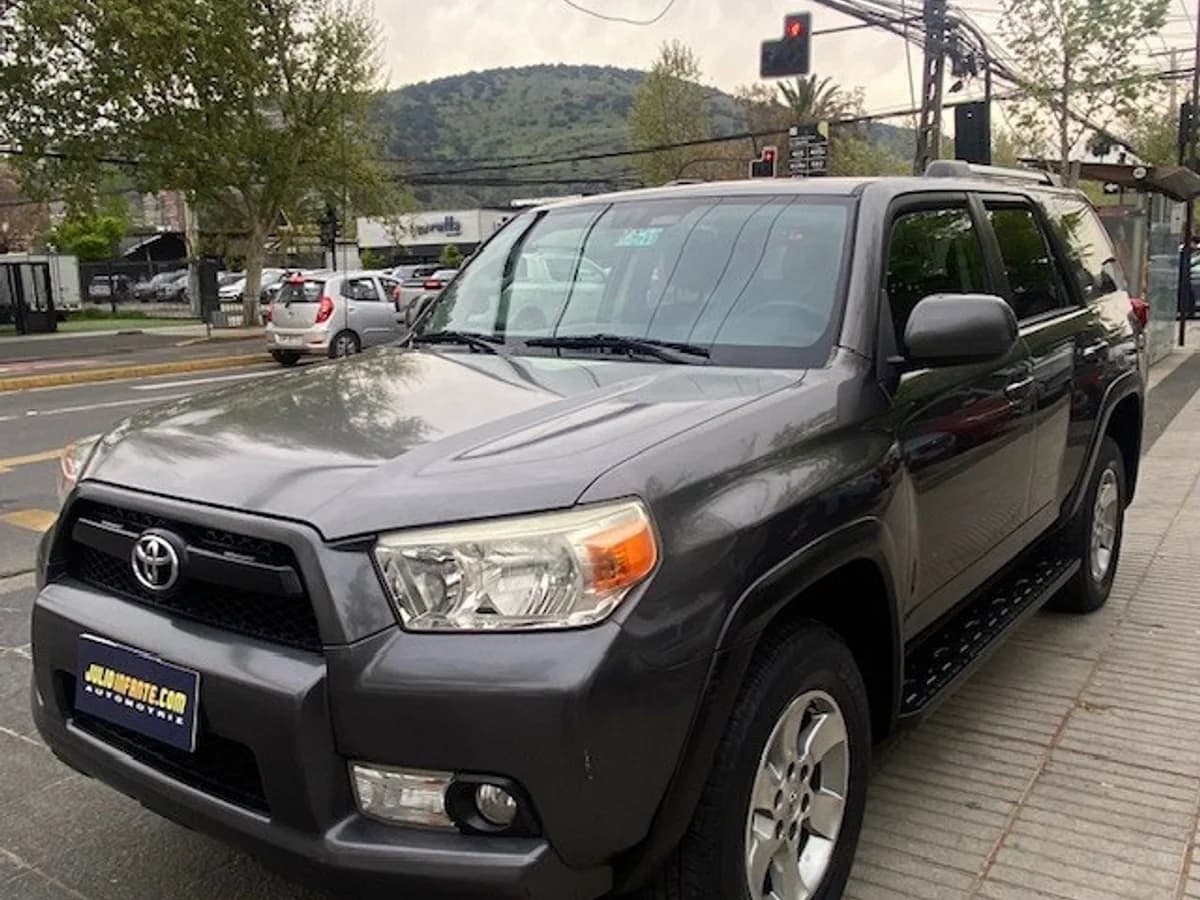 TOYOTA 4 RUNNER 4.0 Aut, 3 Corridas, 4x2 2013 - Imagen 1