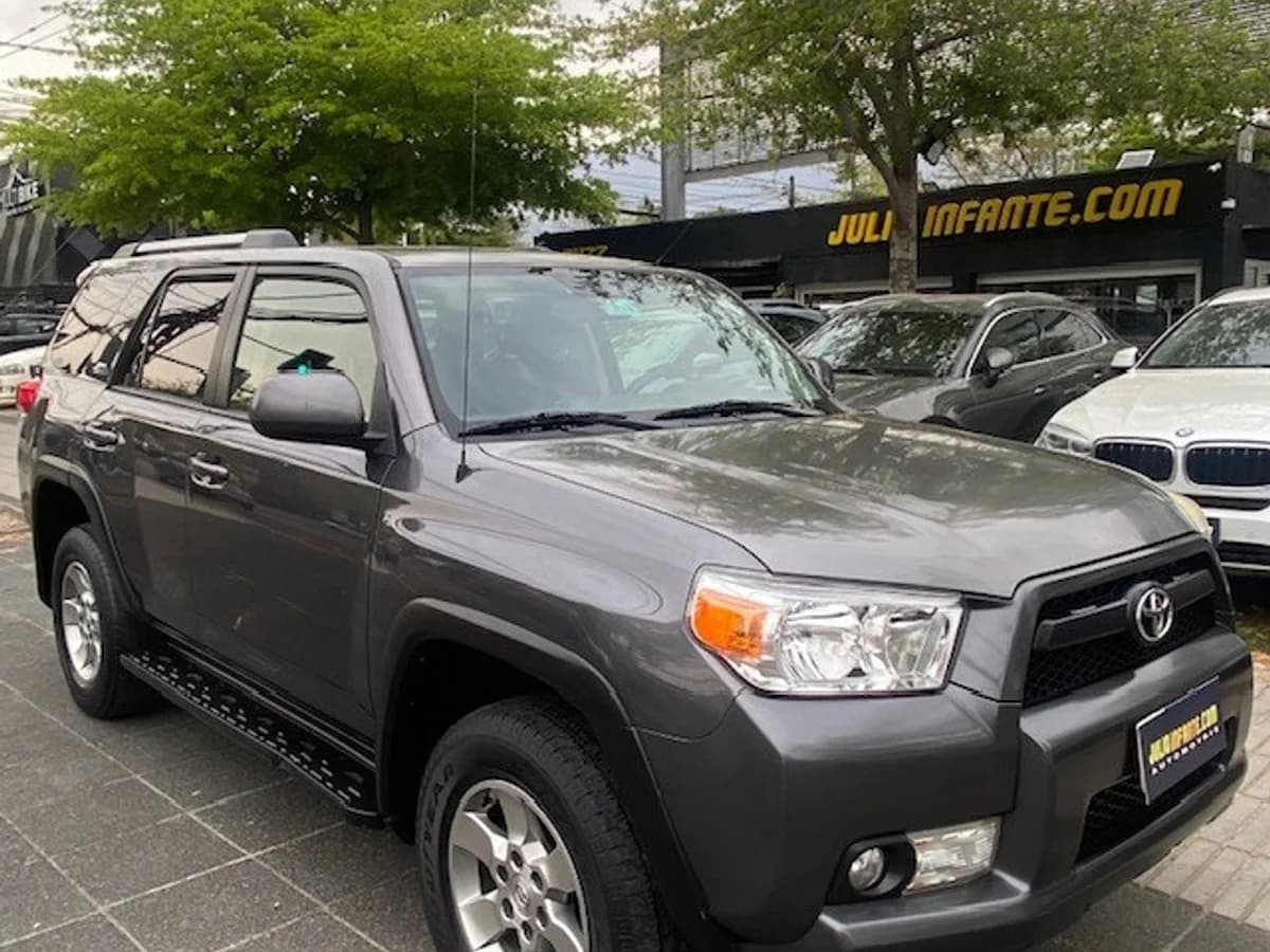 TOYOTA 4 RUNNER 4.0 Aut, 3 Corridas, 4x2 2013 - Imagen 3