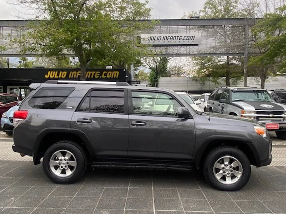 TOYOTA 4 RUNNER 4.0 Aut, 3 Corridas, 4x2 2013 - Imagen 7