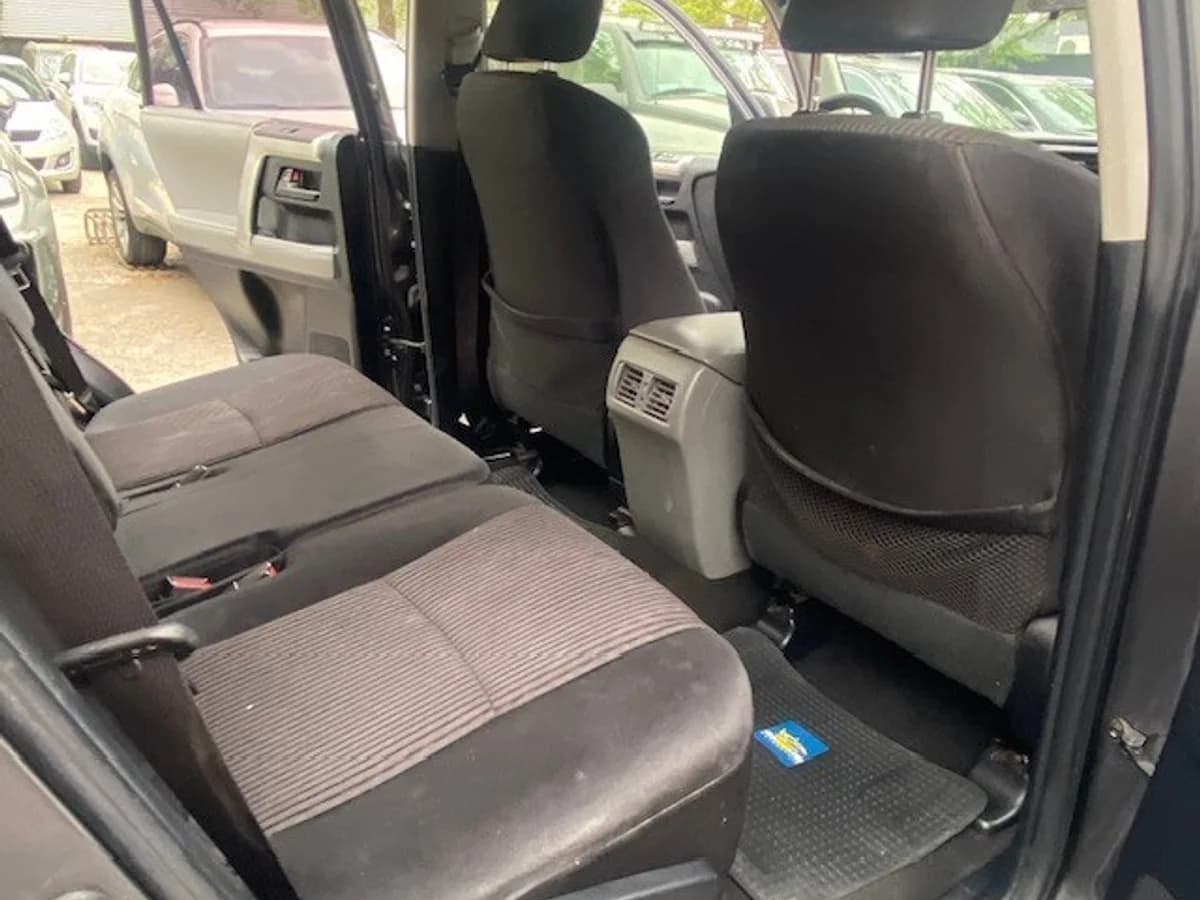 TOYOTA 4 RUNNER 4.0 Aut, 3 Corridas, 4x2 2013 - Imagen 11