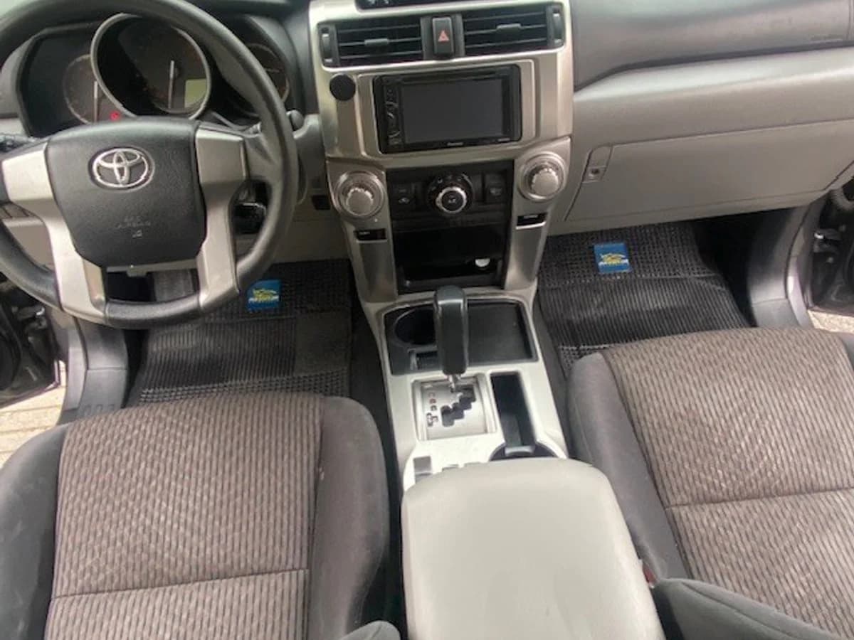 TOYOTA 4 RUNNER 4.0 Aut, 3 Corridas, 4x2 2013 - Imagen 17