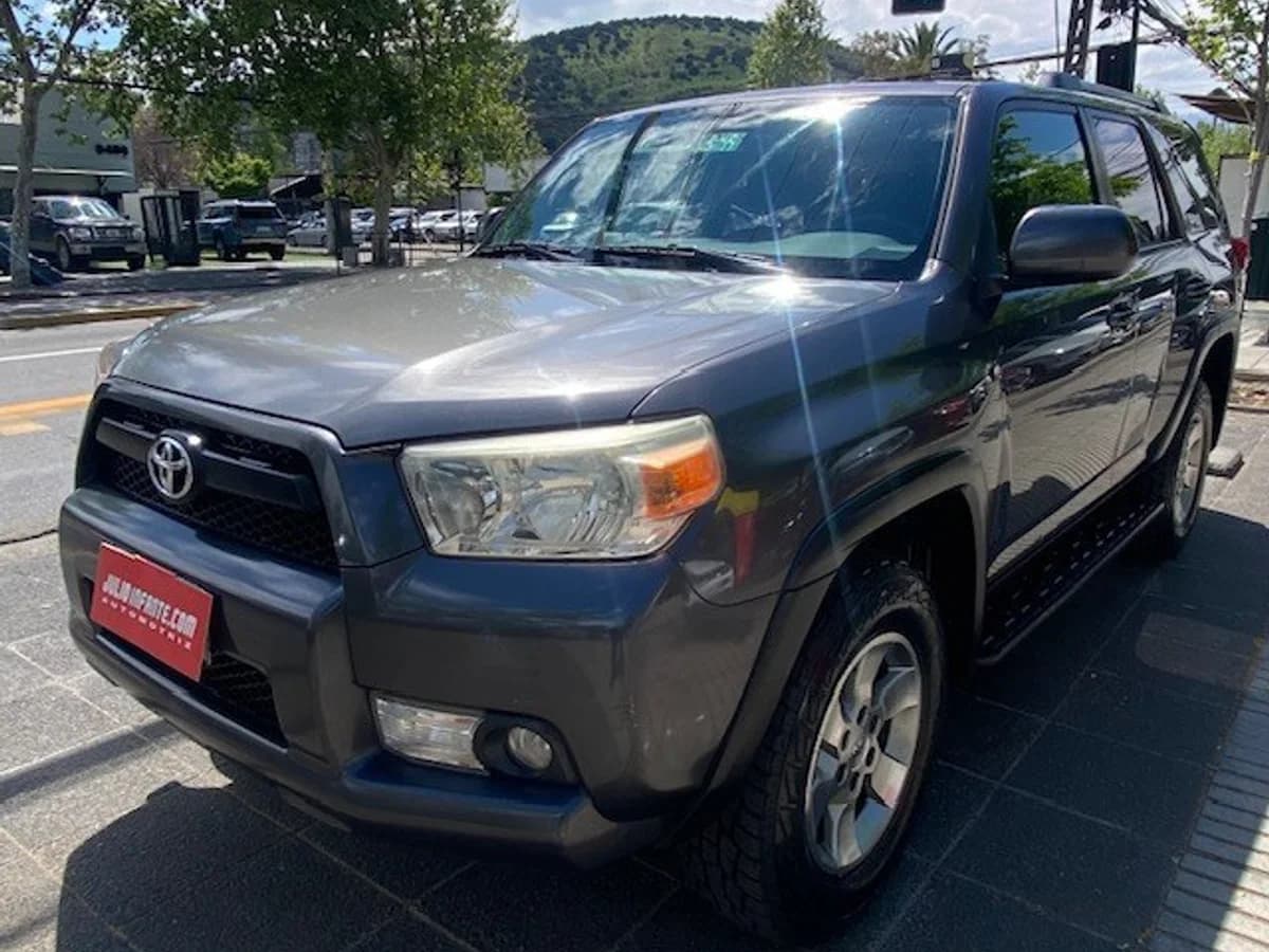 TOYOTA 4 RUNNER 4.0 Aut, 3 Corridas, 4x2 2013 - Imagen 1