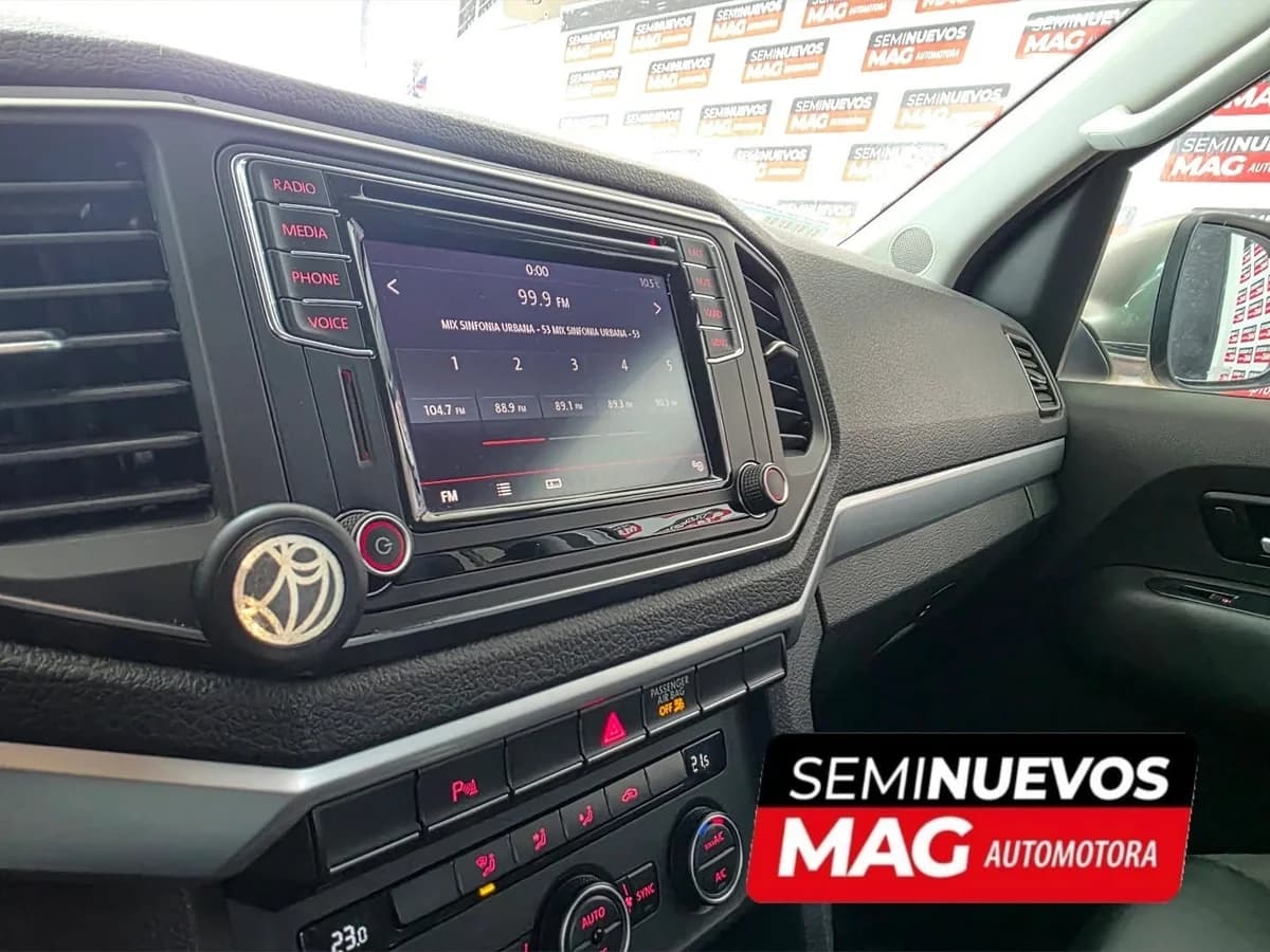 VOLKSWAGEN AMAROK HIGHLINE 2.0 TDI 4X4 AT 2017 - Imagen 8
