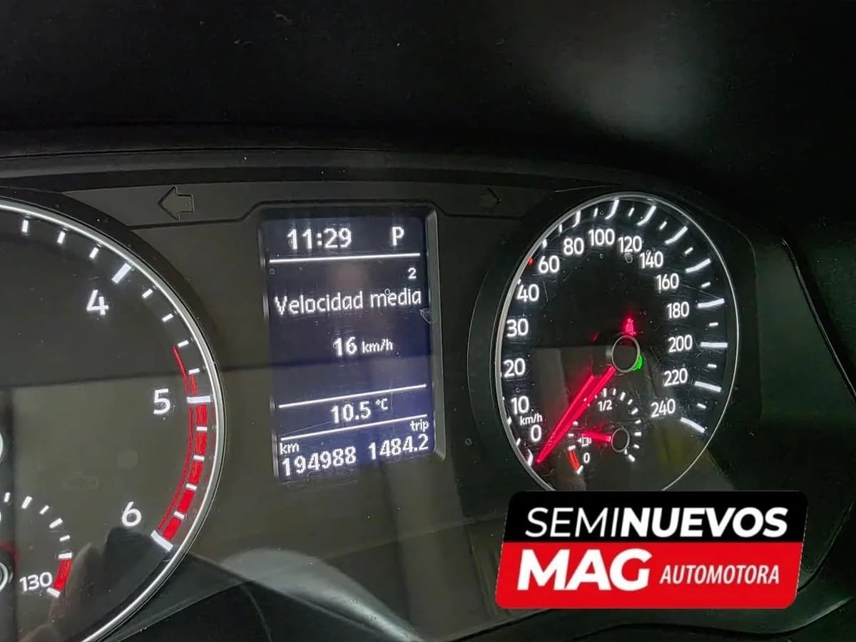 VOLKSWAGEN AMAROK HIGHLINE 2.0 TDI 4X4 AT 2017 - Imagen 10