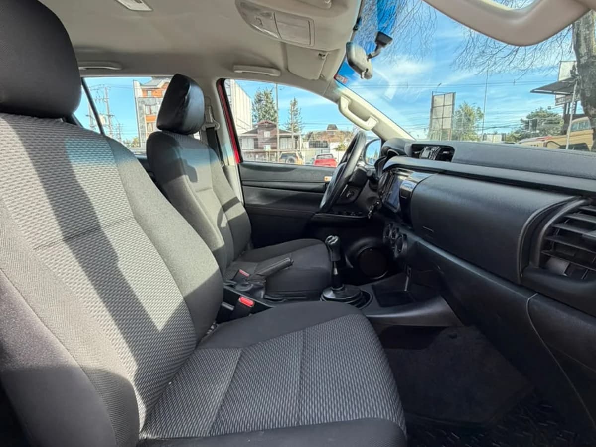 TOYOTA Hilux 2.4 DX DIESEL DCAB TSS 4X4 MT 4P 2022 - Imagen 18