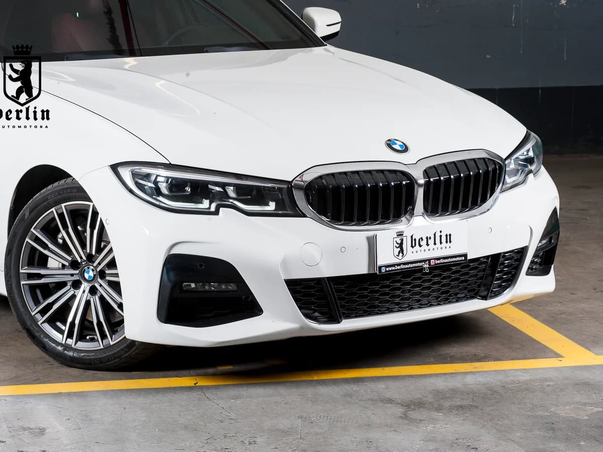 BMW 330 2.0L AUT 2023 - Imagen 6