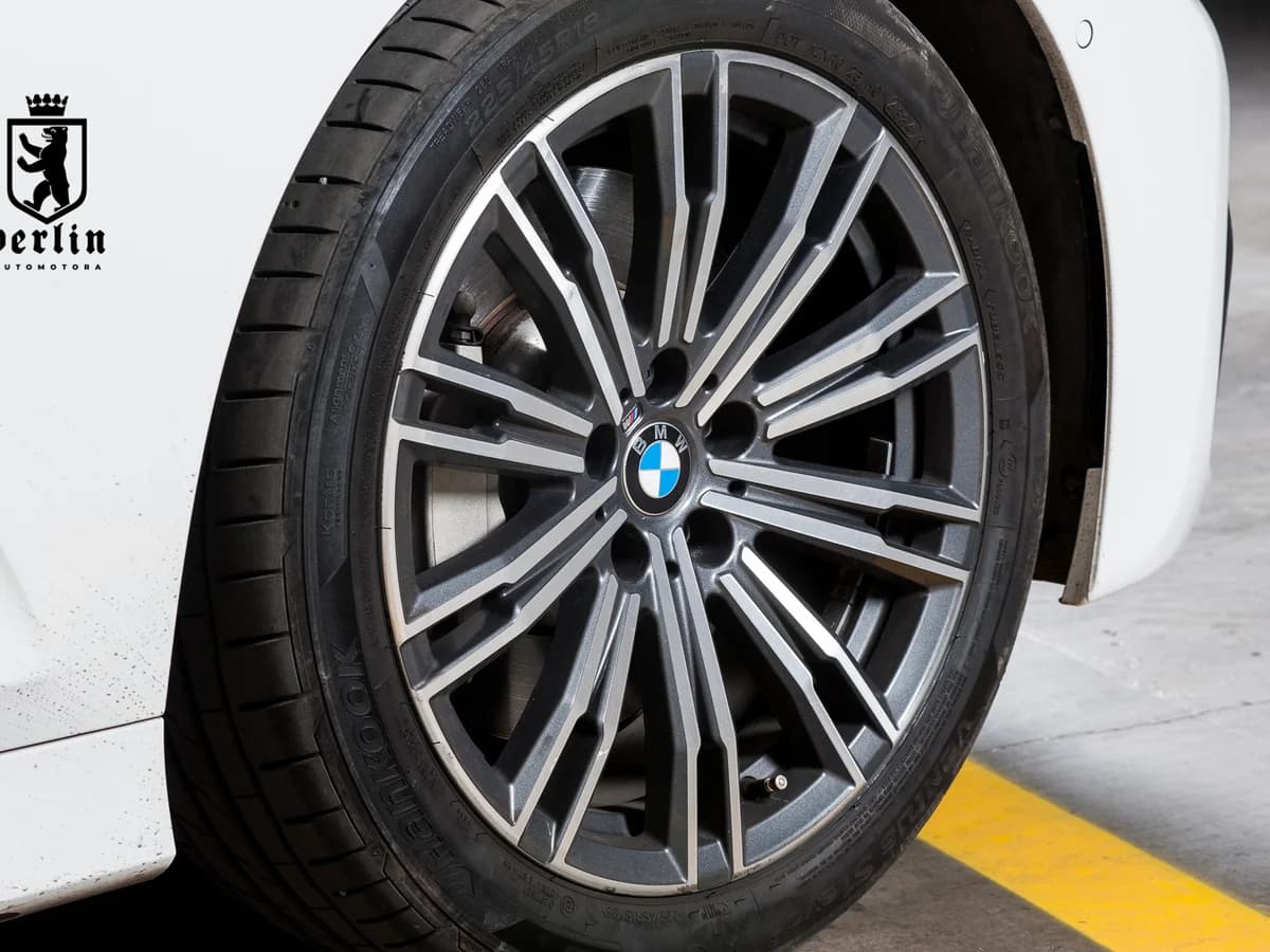 BMW 330 2.0L AUT 2023 - Imagen 7