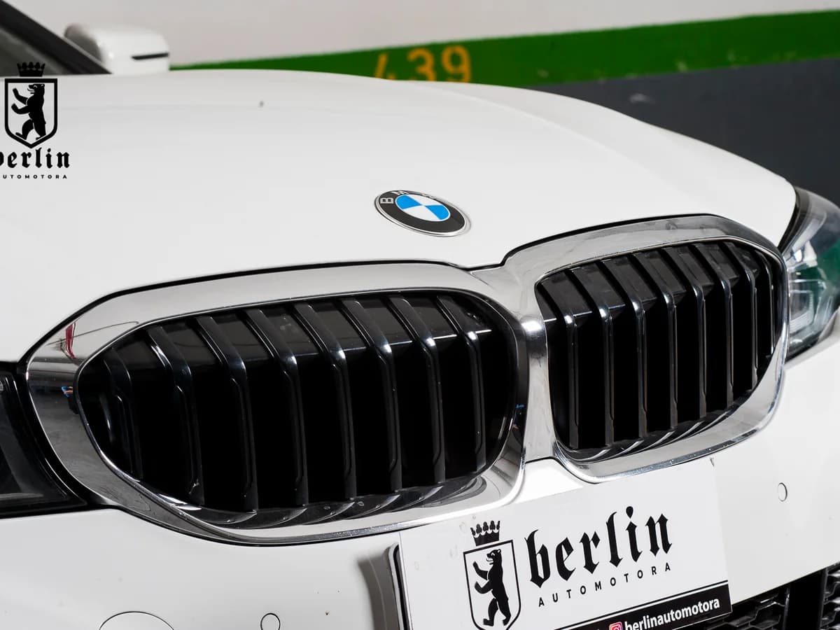 BMW 330 2.0L AUT 2023 - Imagen 9