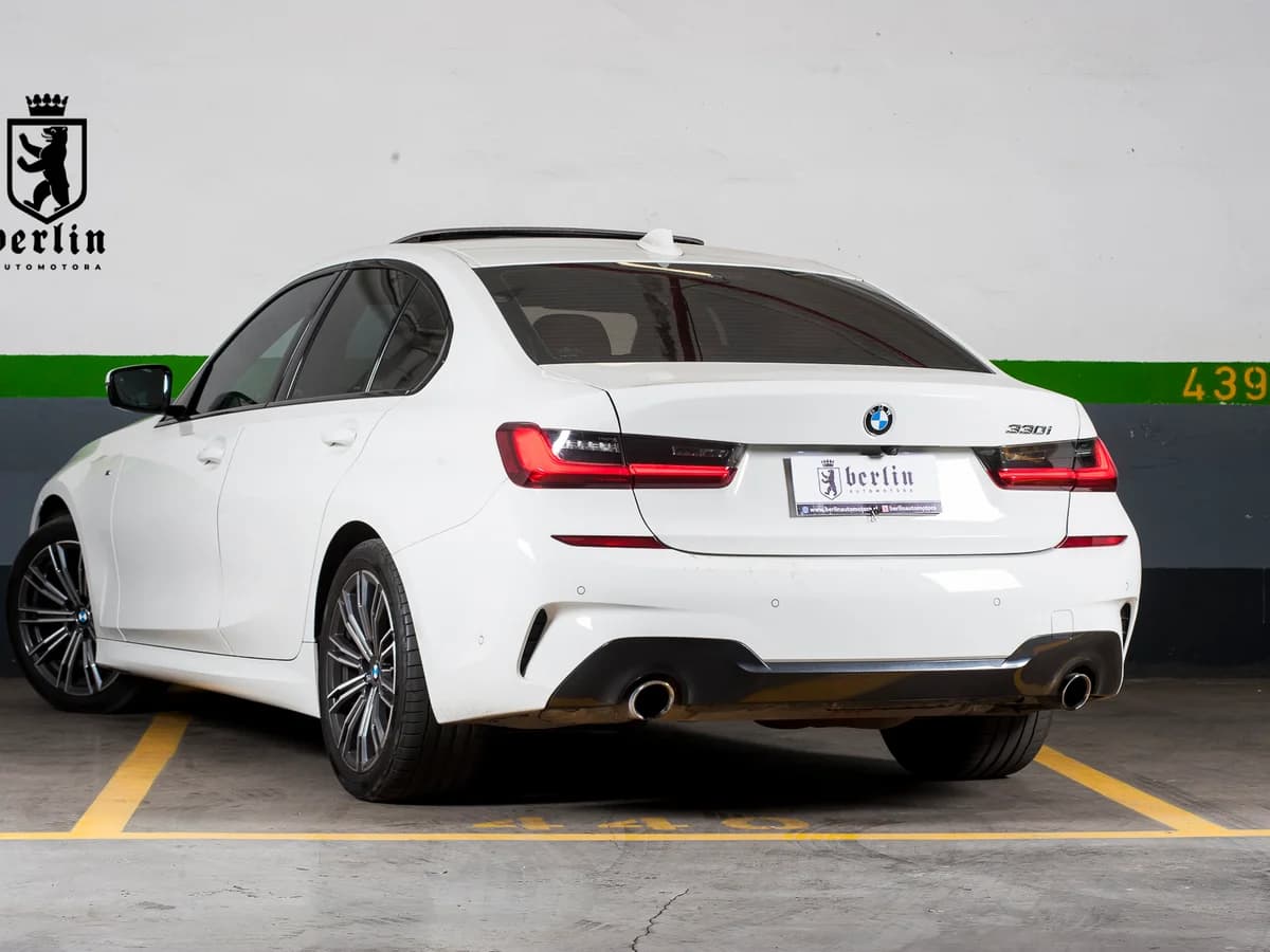 BMW 330 2.0L AUT 2023 - Imagen 12