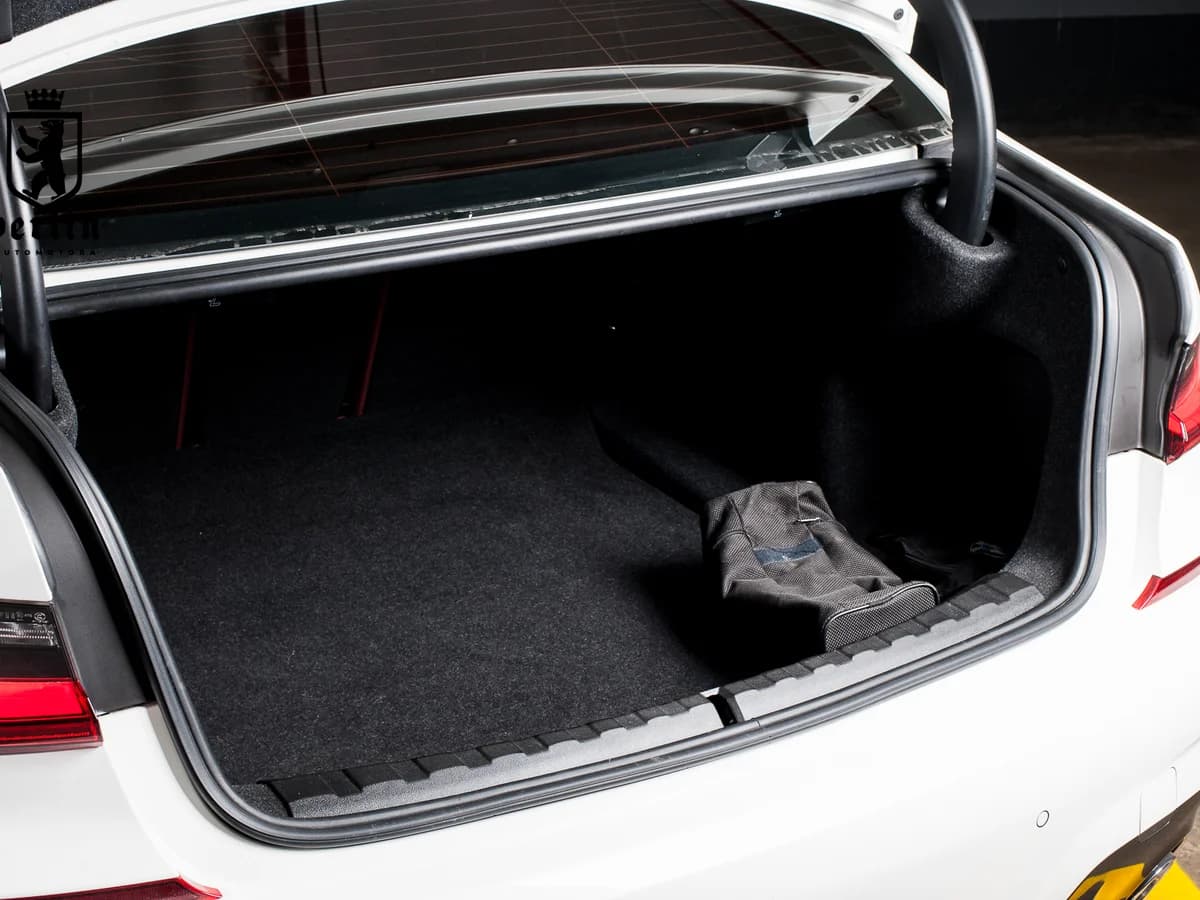 BMW 330 2.0L AUT 2023 - Imagen 13