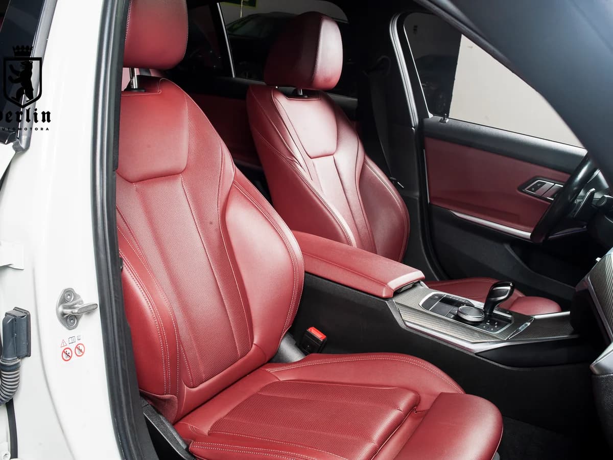 BMW 330 2.0L AUT 2023 - Imagen 22