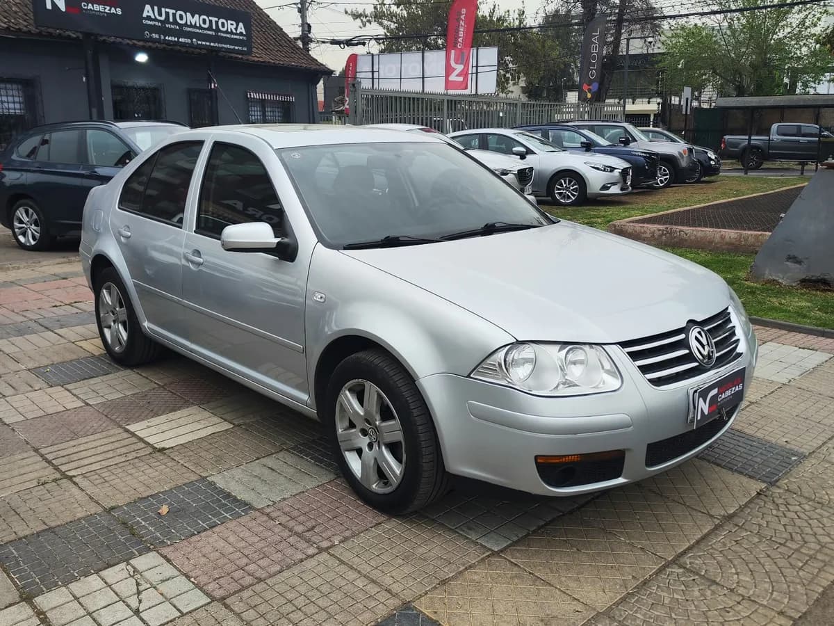 VOLKSWAGEN Bora TRENDLINE SKY 2.0 2011 - Imagen 2