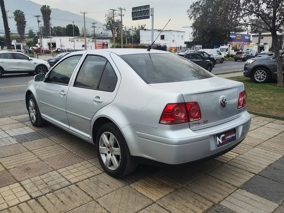 VOLKSWAGEN Bora TRENDLINE SKY 2.0 2011 - Imagen 4