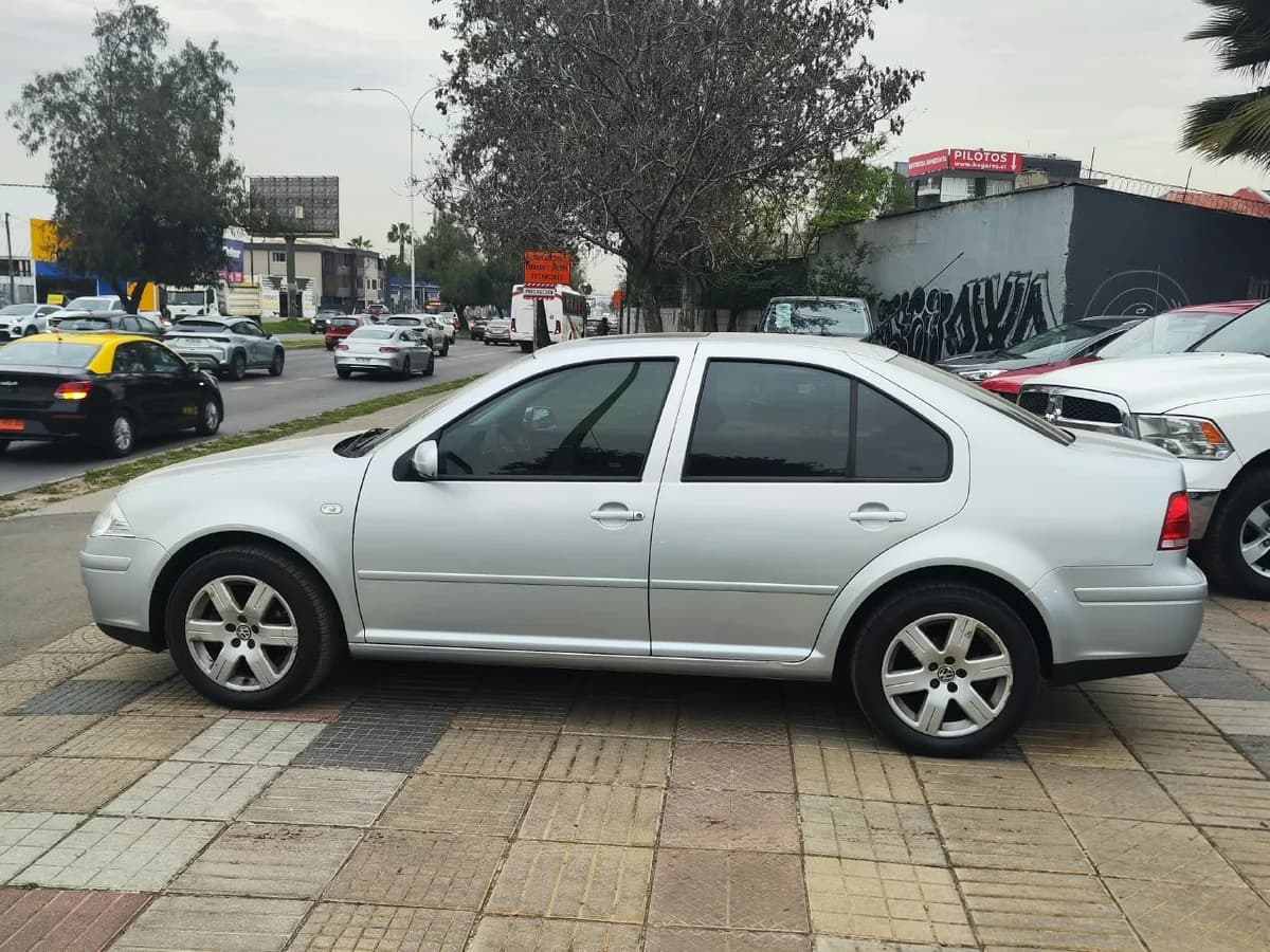 VOLKSWAGEN Bora TRENDLINE SKY 2.0 2011 - Imagen 5