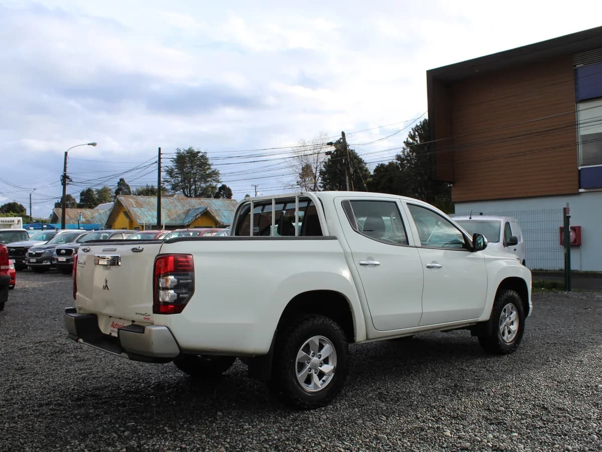 MITSUBISHI L200 KATANA CRT 4X4 2023 - Imagen 10
