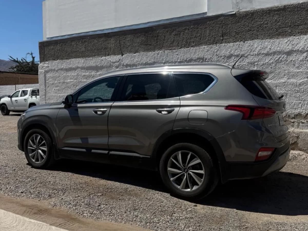 HYUNDAI Santa Fe 2.2 CRDI DIESEL 2WD E6 AT 2021 - Imagen 5