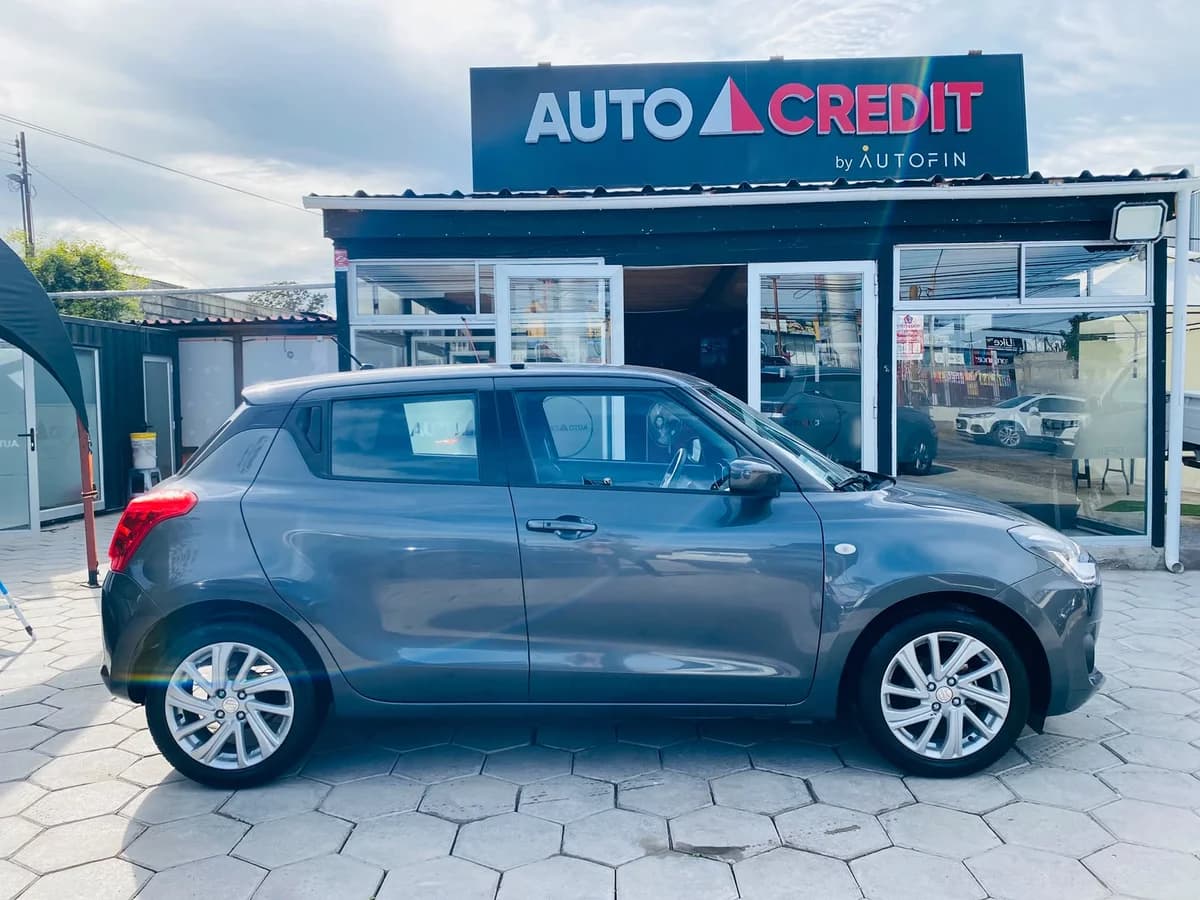 SUZUKI SWIFT HYBRID 1.2 PLUS 4X2 HB MT 5P 2024 - Imagen 4