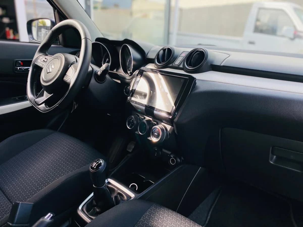 SUZUKI SWIFT HYBRID 1.2 PLUS 4X2 HB MT 5P 2024 - Imagen 7