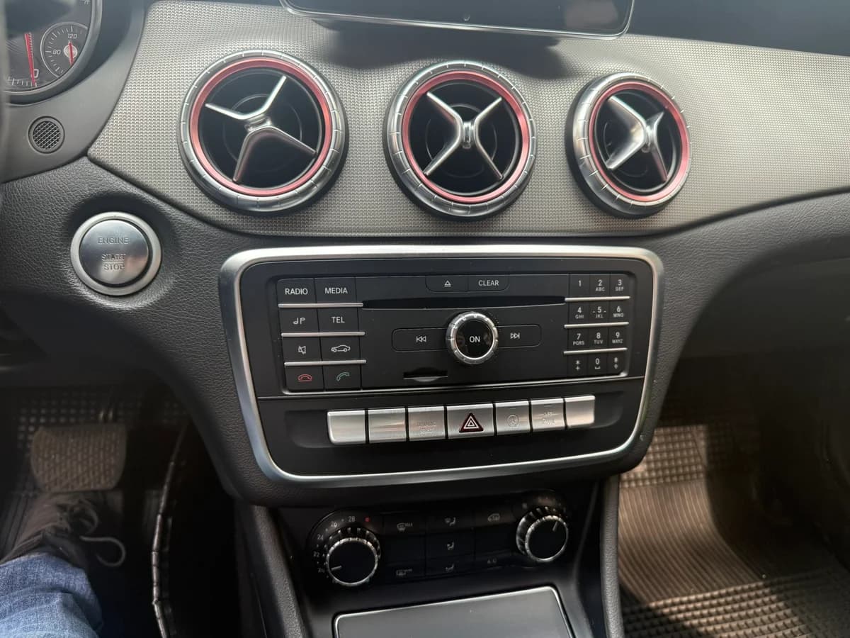 MERCEDES BENZ CLA 180 1.6 4X2 AT 4P 2018 - Imagen 18