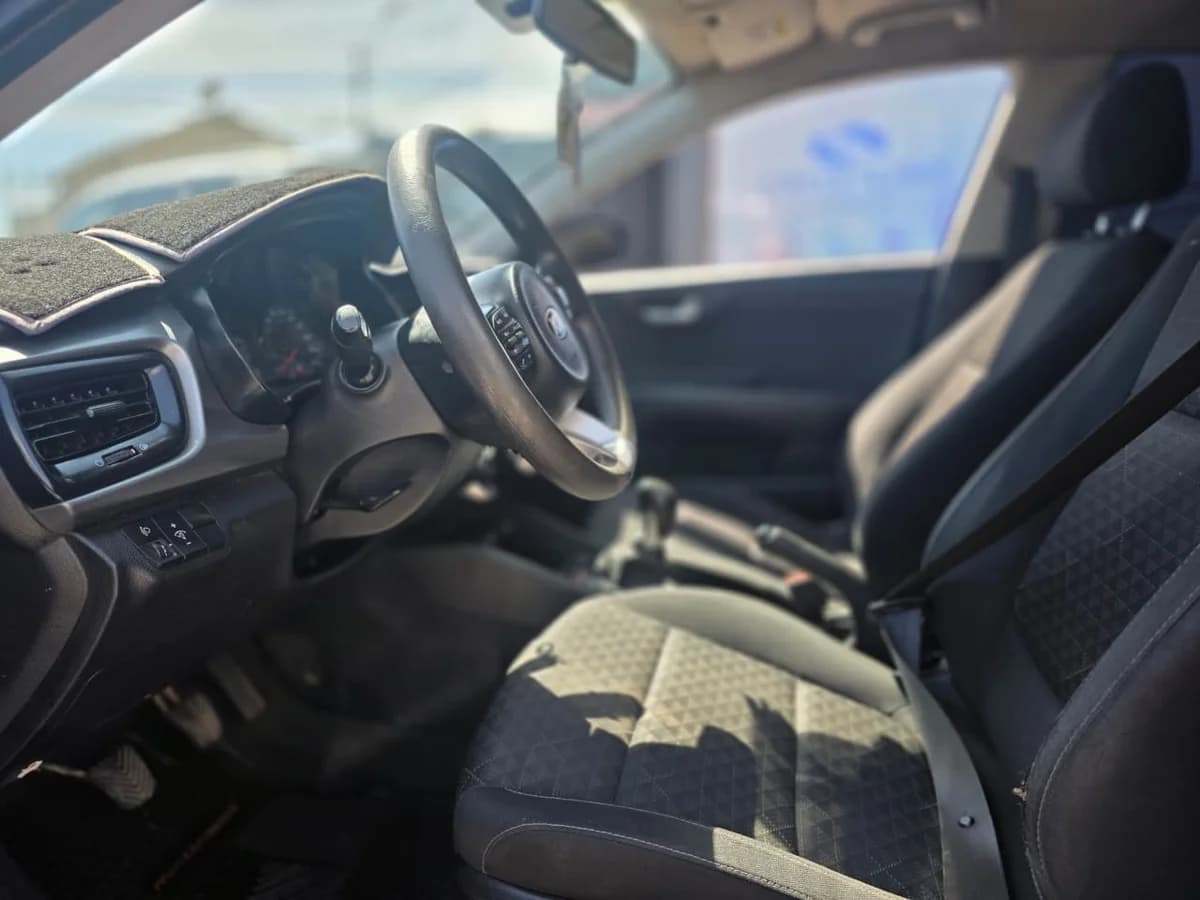 KIA Rio 4 LX 1.4 2019 - Imagen 11