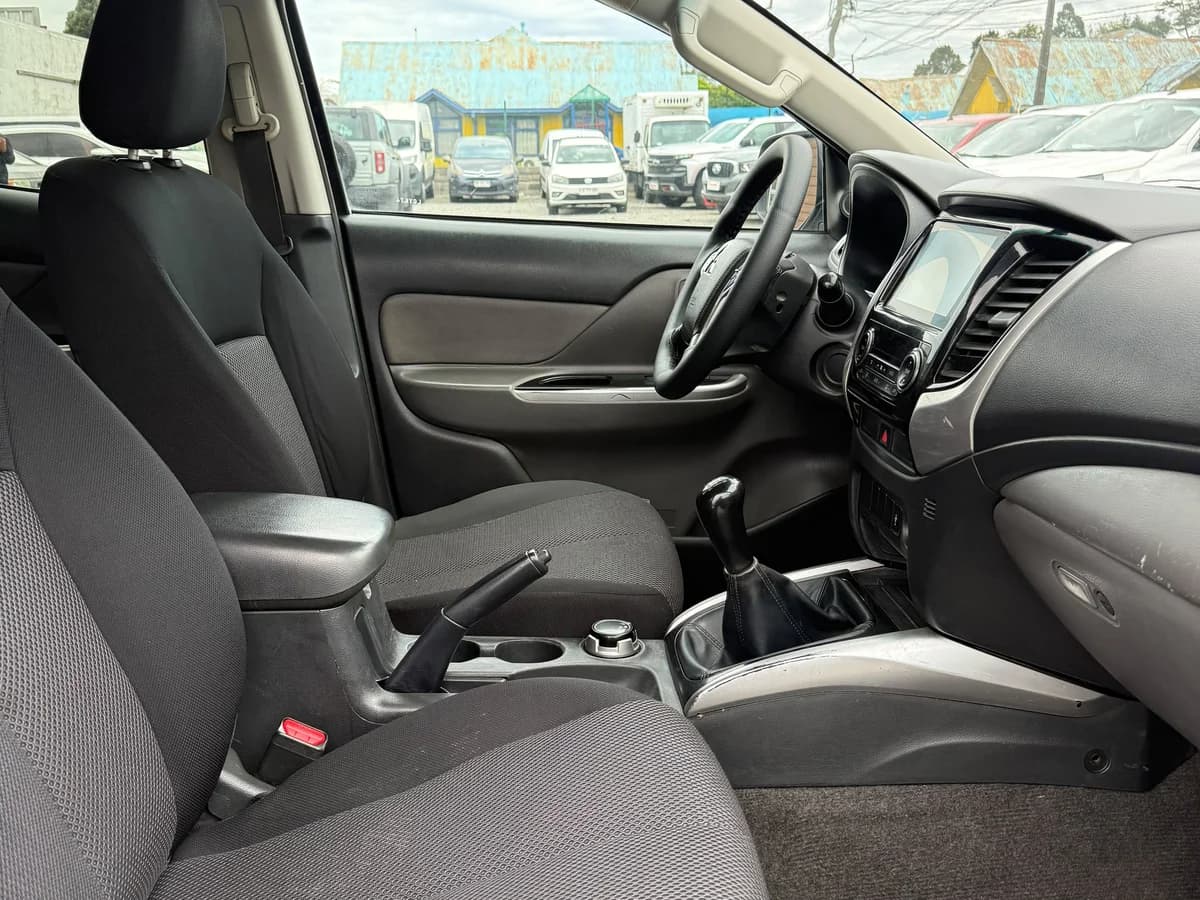 MITSUBISHI L200 KATANA CRT 4X4 2019 - Imagen 5