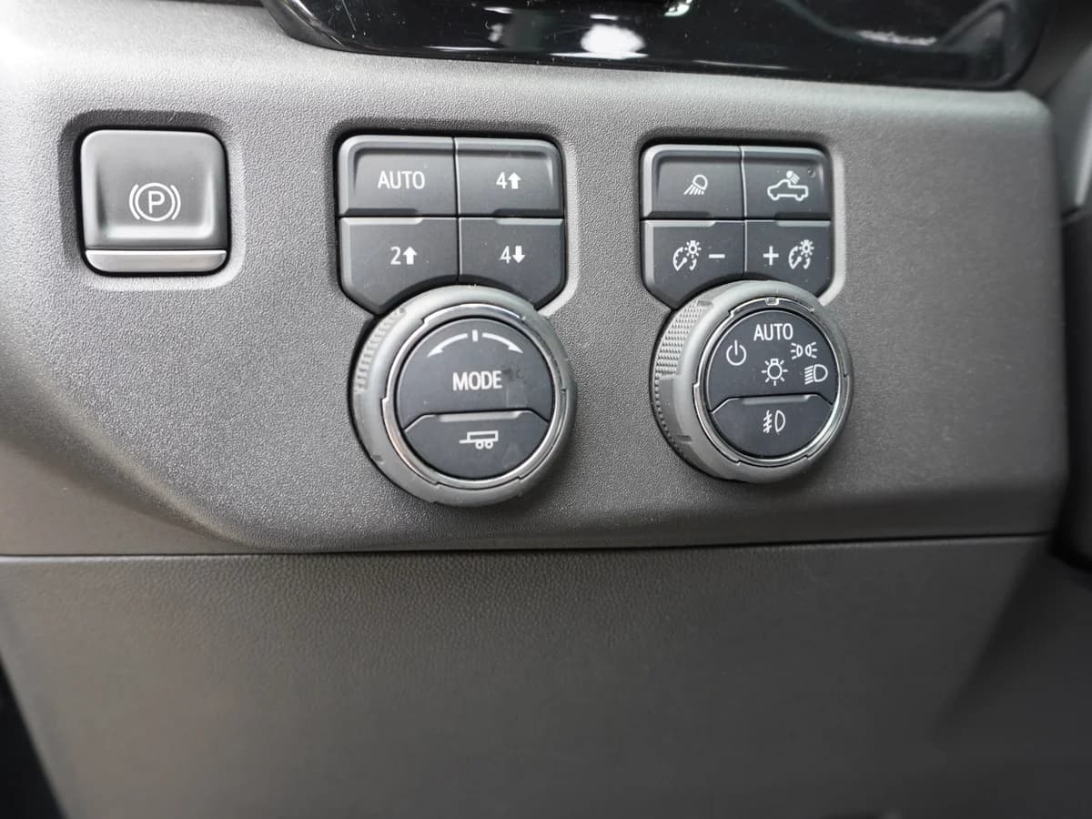 Chevrolet Silverado 6.2 ZR2 4X4 AT Año 2024 - Imagen 28