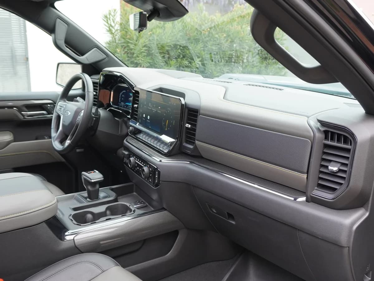 Chevrolet Silverado 6.2 ZR2 4X4 AT Año 2024 - Imagen 32