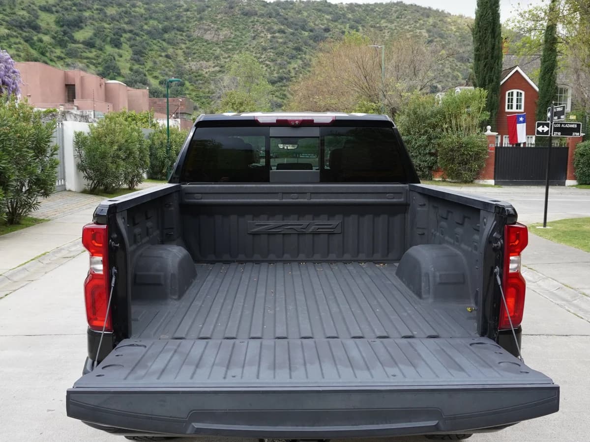 Chevrolet Silverado 6.2 ZR2 4X4 AT Año 2024 - Imagen 36