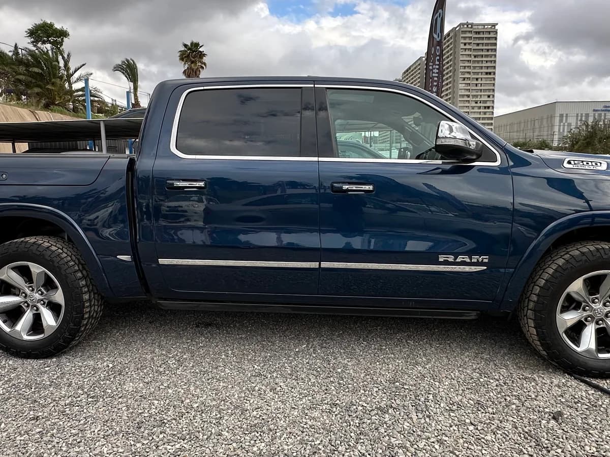RAM 1500 NEW LIMITED 4X4 HEMI 5.7 UNICO DUEÑO 2021 - Imagen 4