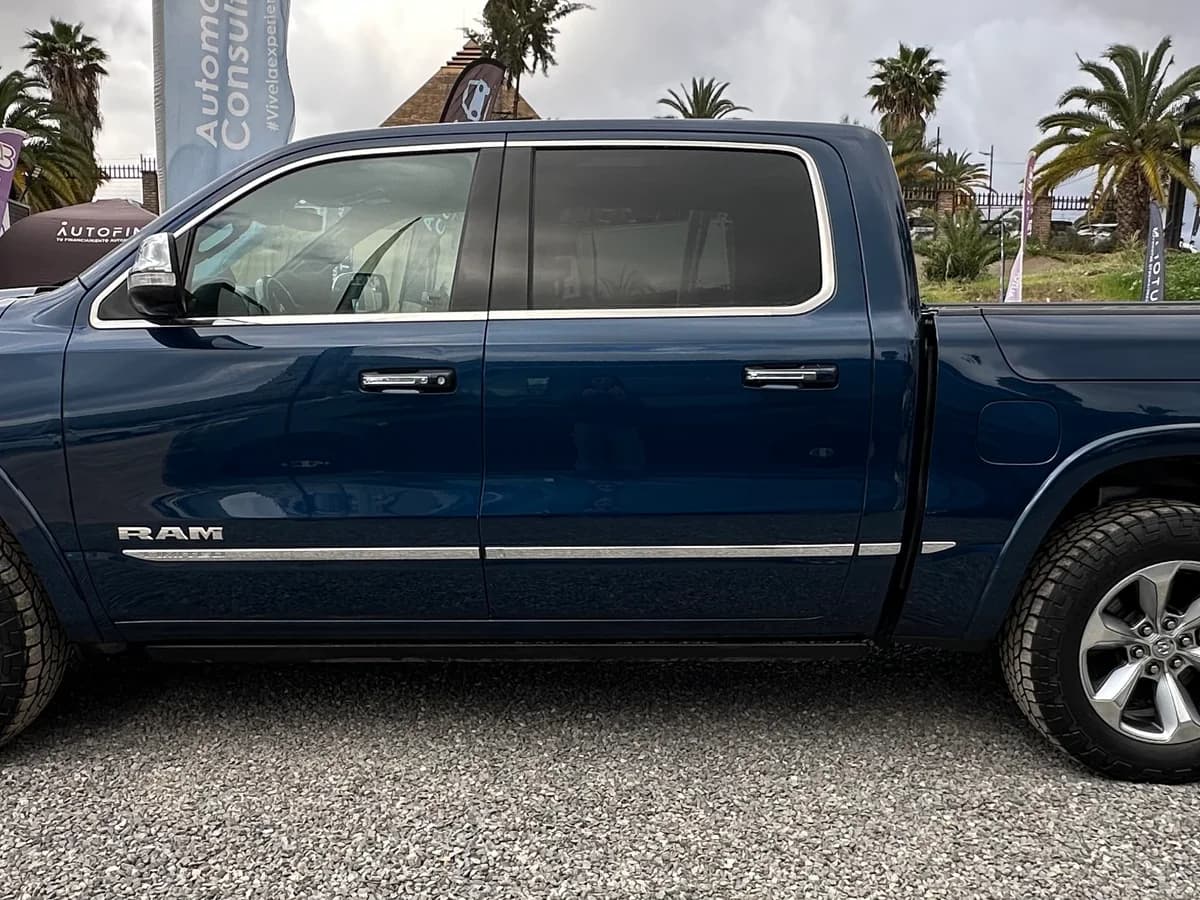 RAM 1500 NEW LIMITED 4X4 HEMI 5.7 UNICO DUEÑO 2021 - Imagen 8