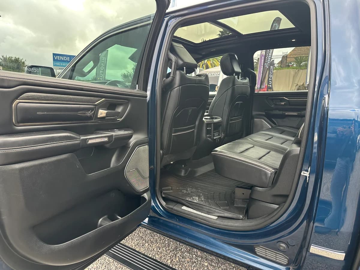 RAM 1500 NEW LIMITED 4X4 HEMI 5.7 UNICO DUEÑO 2021 - Imagen 17