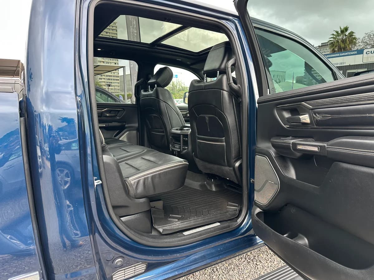 RAM 1500 NEW LIMITED 4X4 HEMI 5.7 UNICO DUEÑO 2021 - Imagen 24