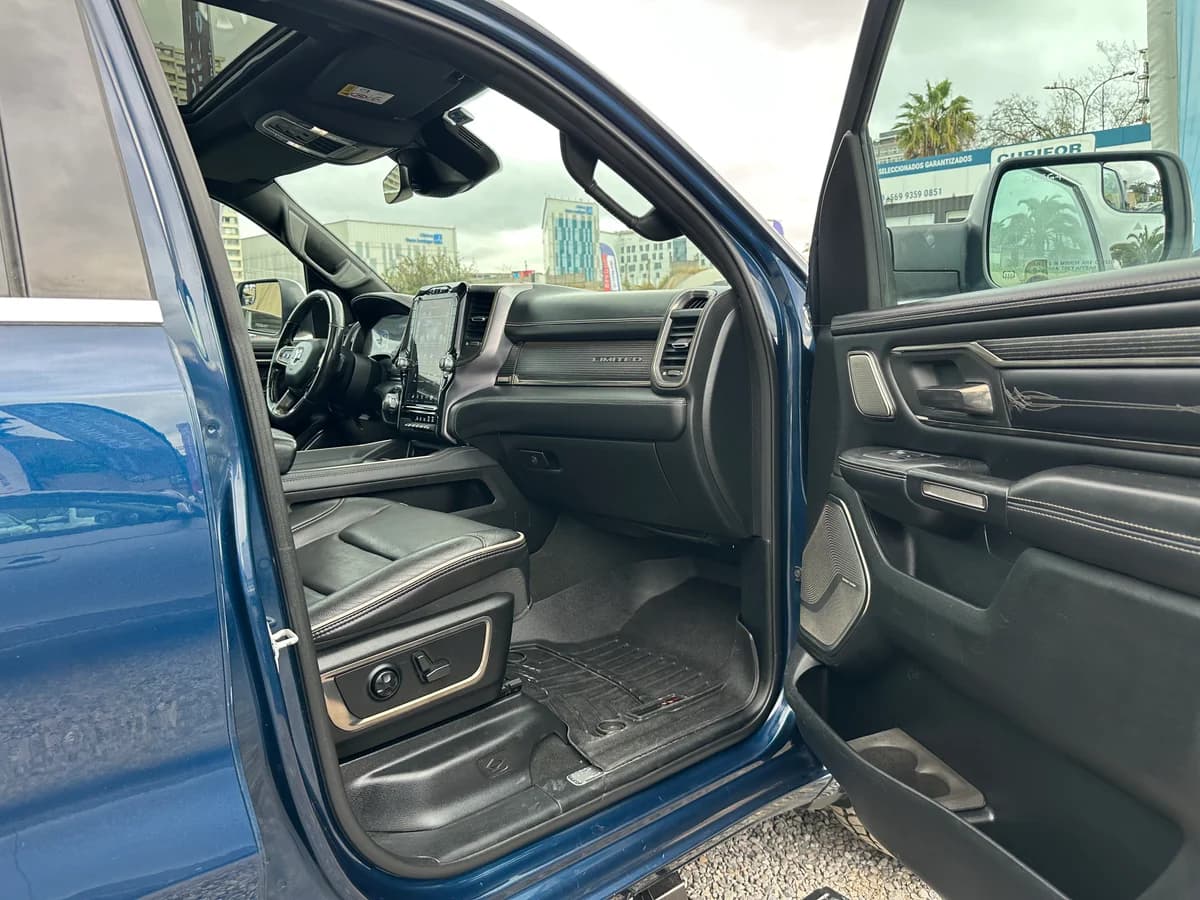 RAM 1500 NEW LIMITED 4X4 HEMI 5.7 UNICO DUEÑO 2021 - Imagen 28