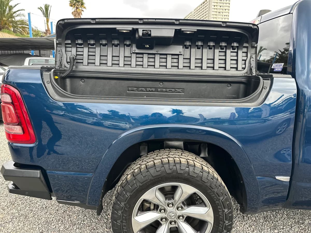RAM 1500 NEW LIMITED 4X4 HEMI 5.7 UNICO DUEÑO 2021 - Imagen 27