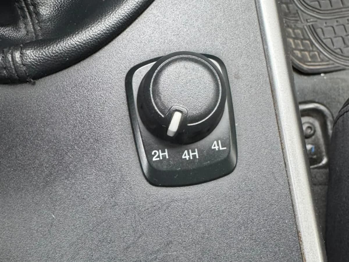 MAZDA Bt-50 2.2 SDX DCAB DIESEL 4X4 6MT 2020 (perdida asimi) - Imagen 3