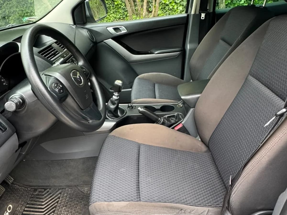 MAZDA Bt-50 2.2 SDX DCAB DIESEL 4X4 6MT 2020 (perdida asimi) - Imagen 5