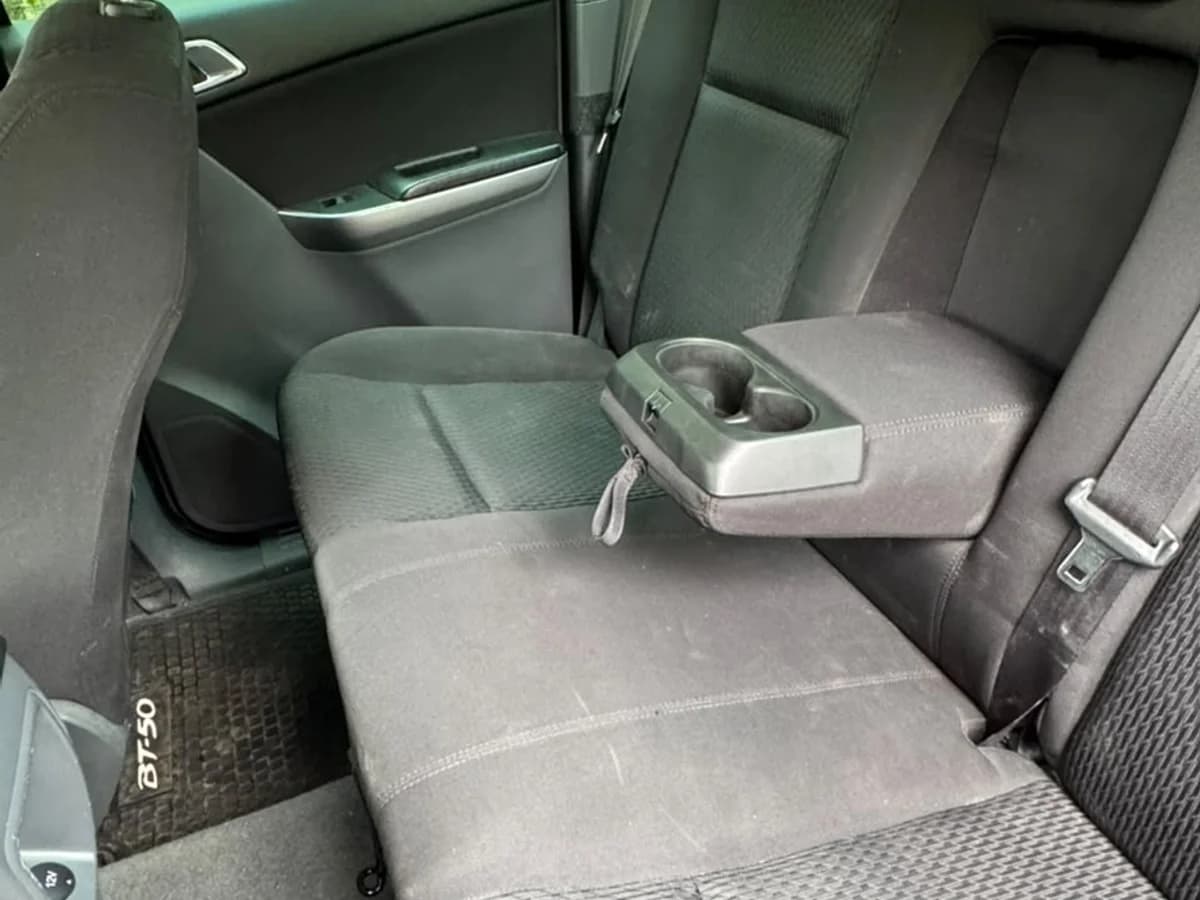 MAZDA Bt-50 2.2 SDX DCAB DIESEL 4X4 6MT 2020 (perdida asimi) - Imagen 8